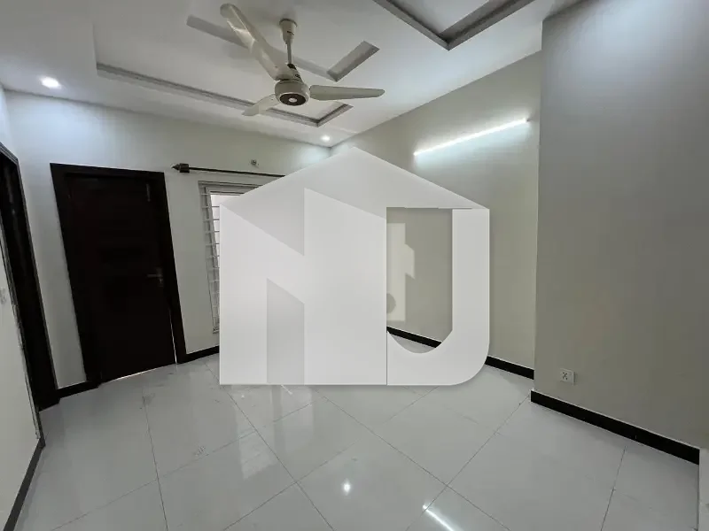 E-11 ISLAMABAD 8Marla House For Rent 5bed With washroom Drawing Dining Tvl Kichen Servant Room parking Gas parking l, photo 11