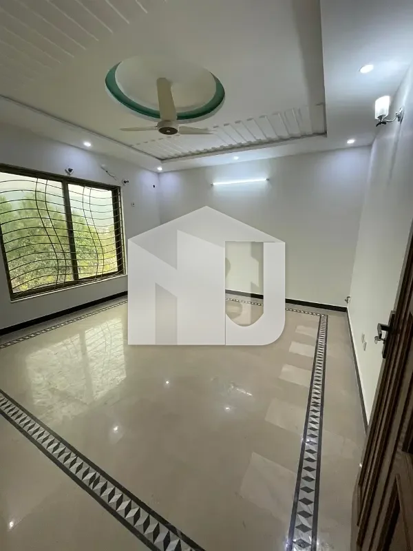E-11 ISLAMABAD 14Marla House For Rent 6bed with washroom Drawing Dining Tvl Kichen Servant Room parking Gas Electric, photo 10
