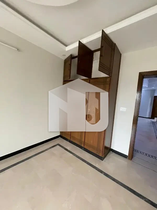 E-11 ISLAMABAD 14Marla House For Rent 6bed with washroom Drawing Dining Tvl Kichen Servant Room parking Gas Electric, photo 6