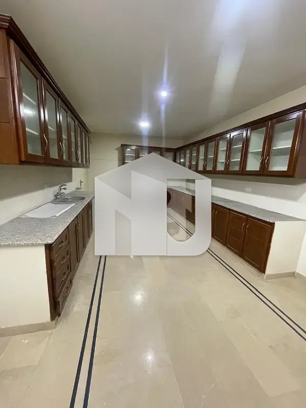 E-11 ISLAMABAD 14Marla House For Rent 6bed with washroom Drawing Dining Tvl Kichen Servant Room parking Gas Electric, photo 13