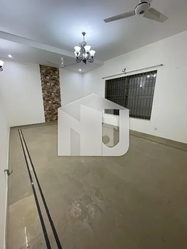 E-11 ISLAMABAD 14Marla House For Rent 6bed with washroom Drawing Dining Tvl Kichen Servant Room parking Gas Electric, photo 17