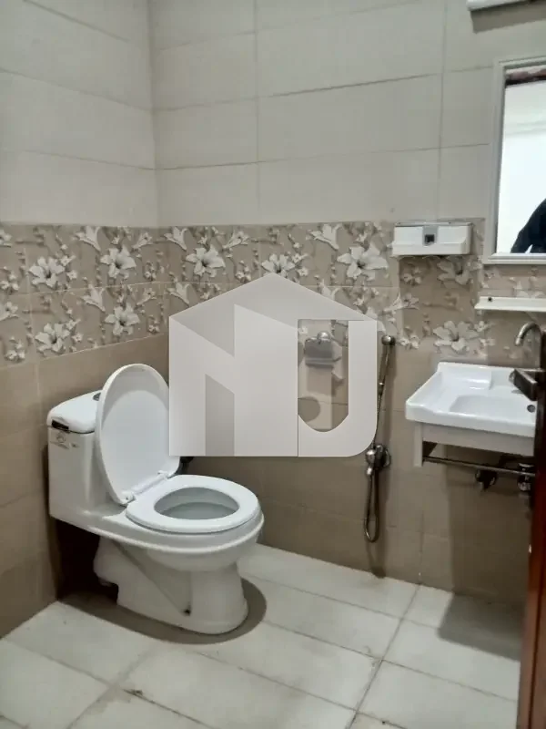E-11 ISLAMABAD 14Marla House For Rent 6bed with washroom Drawing Dining Tvl Kichen Servant Room parking Gas Electric, photo 19