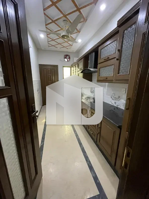 E-11 ISLAMABAD 14Marla House For Rent 6bed with washroom Drawing Dining Tvl Kichen Servant Room parking Gas Electric, photo 2