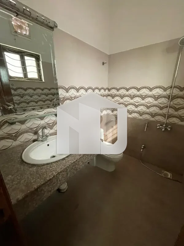 E-11 ISLAMABAD 14Marla House For Rent 6bed with washroom Drawing Dining Tvl Kichen Servant Room parking Gas Electric, photo 4