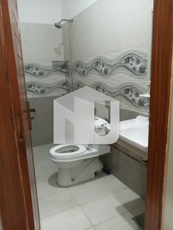 E-11 ISLAMABAD 14Marla House For Rent 6bed with washroom Drawing Dining Tvl Kichen Servant Room parking Gas Electric, photo 18