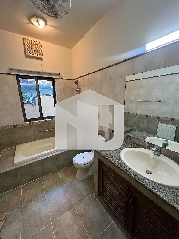 F-7 Most Beautiful semi Furnished House, photo 6