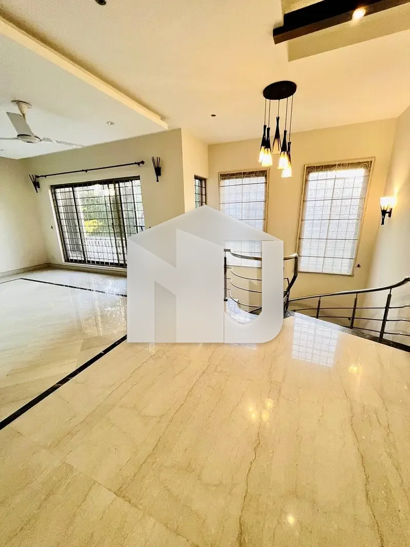 F-8 Like New Luxurious House For Rent, photo 8