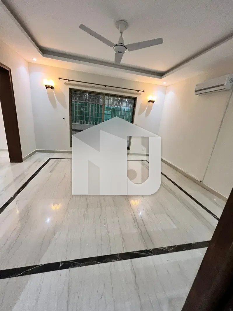 F-8 Like New Luxurious House For Rent, photo 19