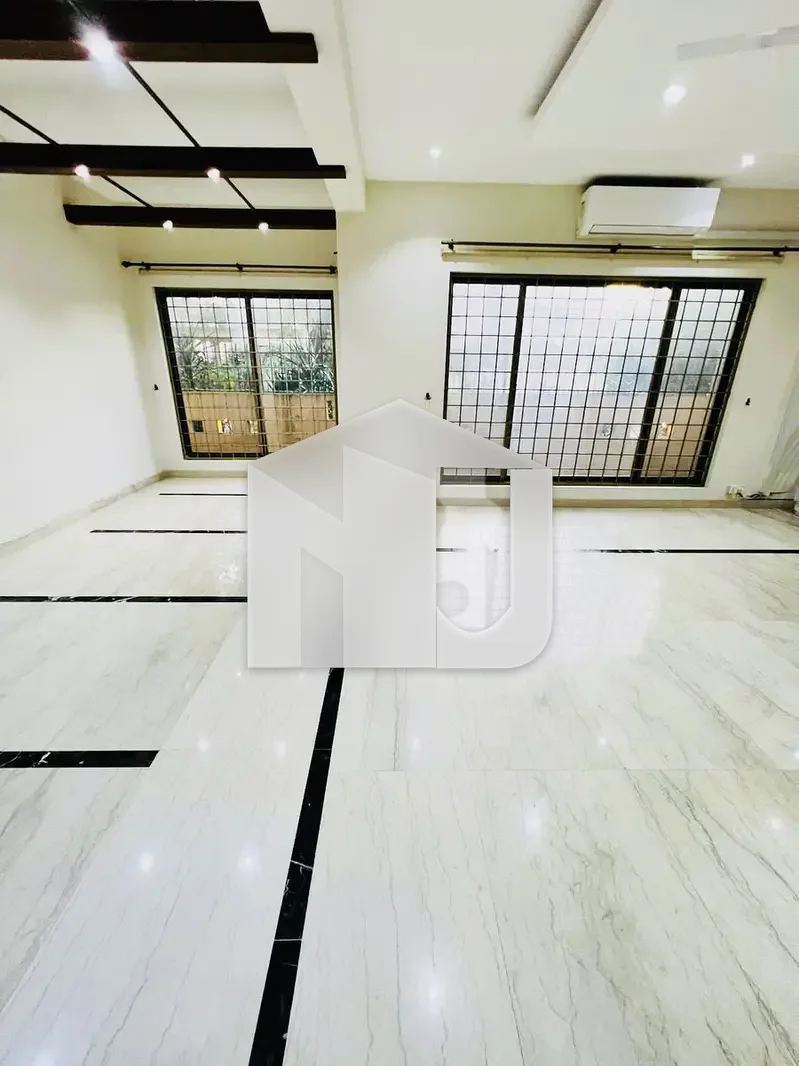 F-8 Like New Luxurious House For Rent, photo 15