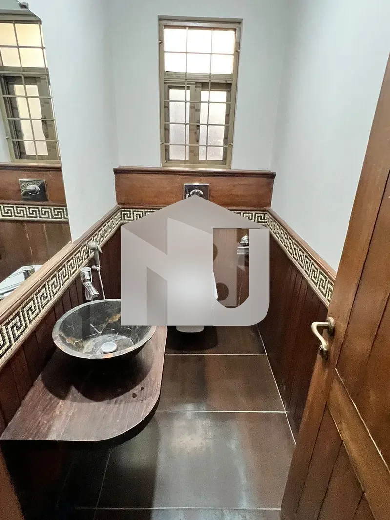 F-8 Like New Luxurious House For Rent, photo 7