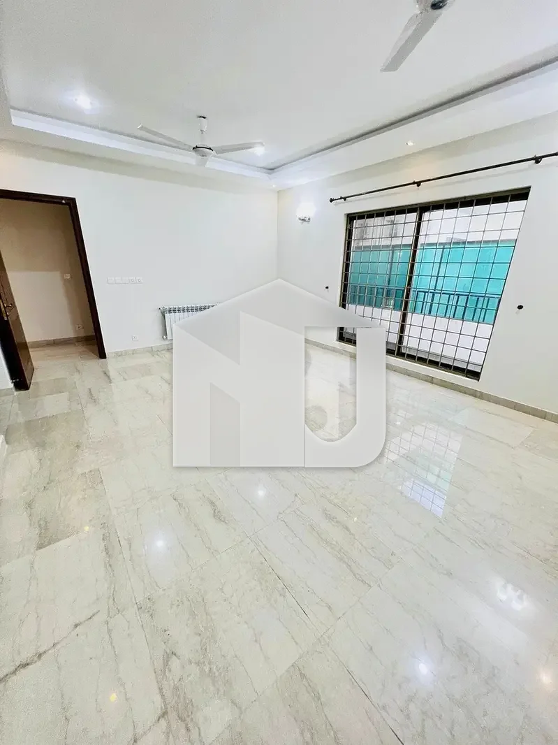 F-8 Like New Luxurious House For Rent, photo 6