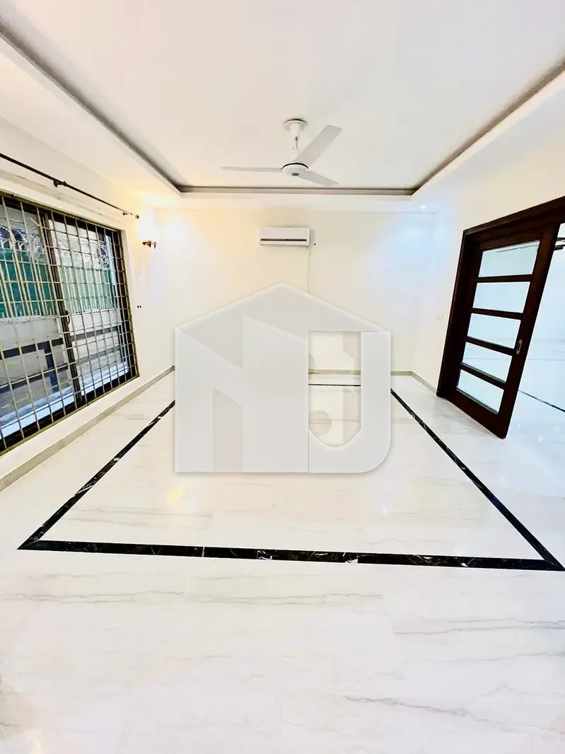 F-8 Like New Luxurious House For Rent, photo 18