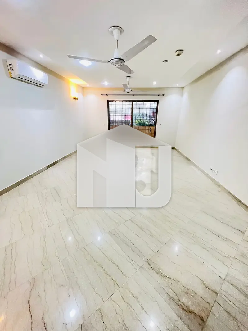 F-8 Like New Luxurious House For Rent, photo 12