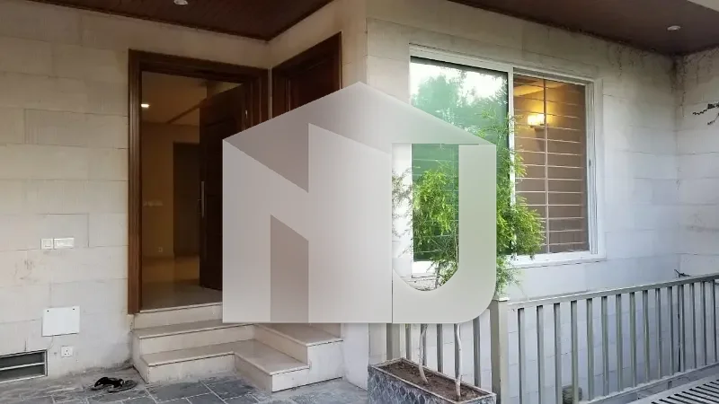 HOUSE FOR RENT IN F-8