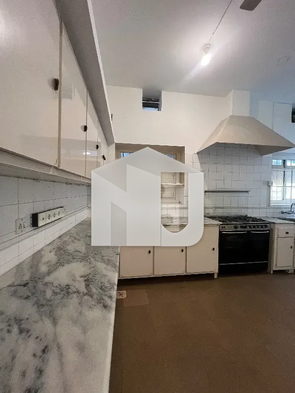 1 Kanal House For Rent In F-6/3 Islamabad 5 Bedrooms & Beautiful Lawn, photo 12