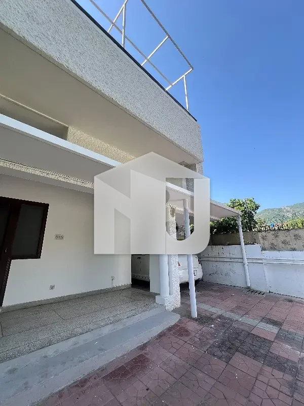 1 Kanal House For Rent In F-6/3 Islamabad 5 Bedrooms & Beautiful Lawn, photo 4