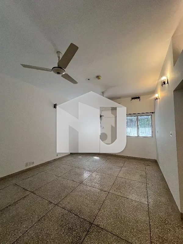 1 Kanal House For Rent In F-6/3 Islamabad 5 Bedrooms & Beautiful Lawn, photo 13