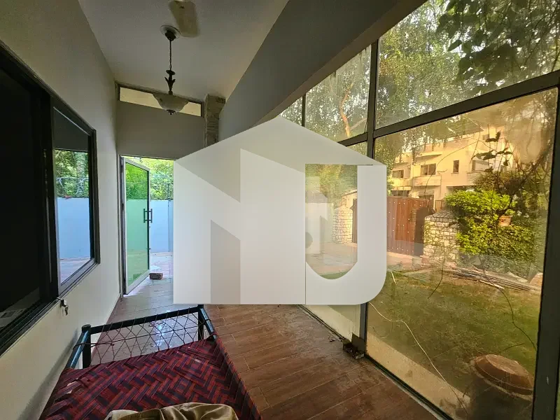 HOUSE FOR RENT IN F-8