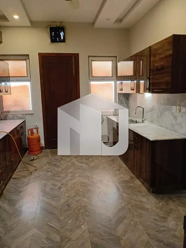 500 Sq Yard Luxury House Available for Rent in E-11 Multi, photo 16
