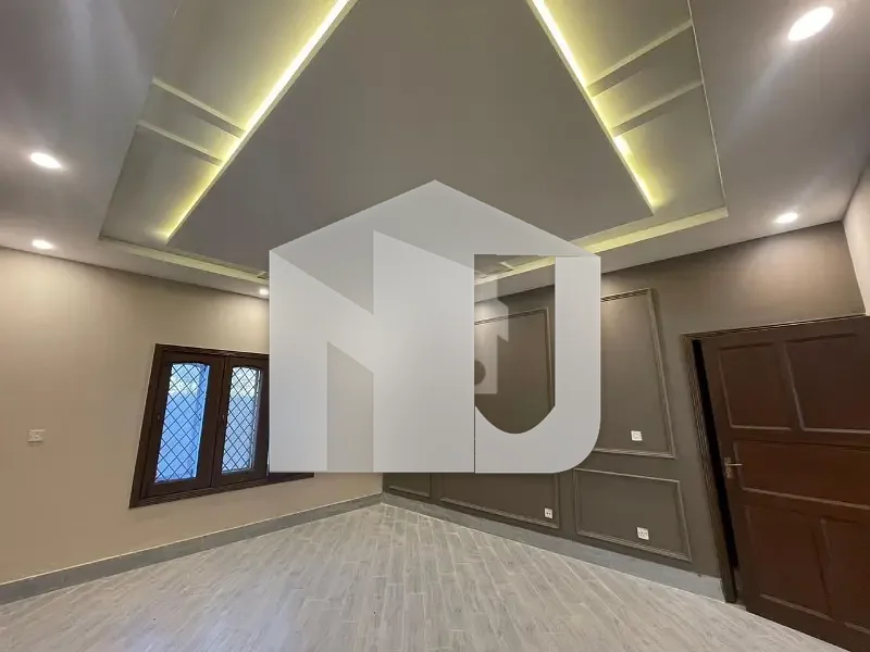 House For Rent F-11 Size 500 Square Yard Double Storey
