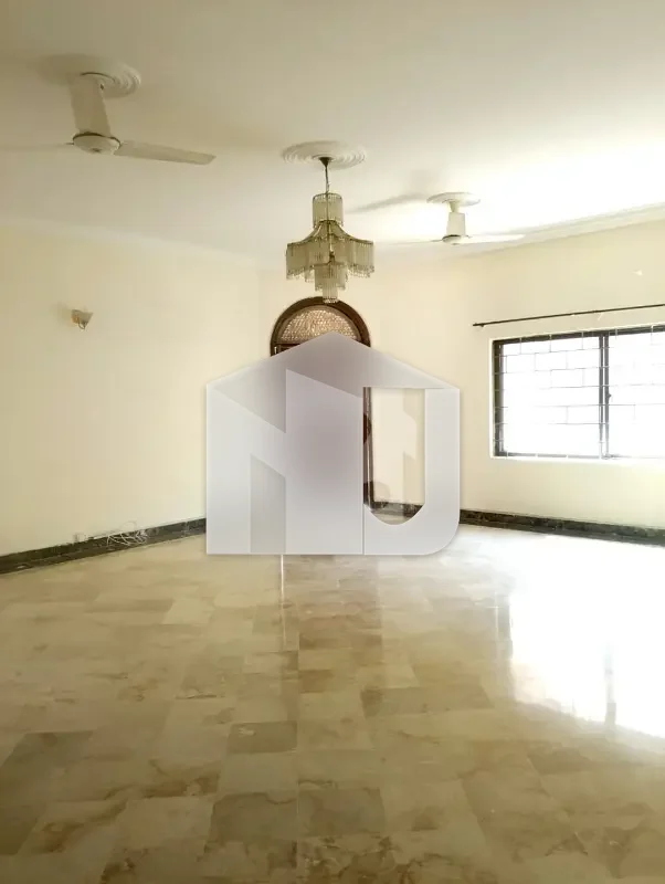 1 Kanal Luxury 6-Bedroom Double Storey House for Rent I-8/3 Islamabad, photo 16