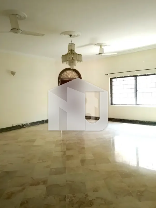 1 Kanal Luxury 6-Bedroom Double Storey House for Rent I-8/3 Islamabad, photo 17
