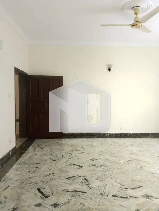 1 Kanal Luxury 6-Bedroom Double Storey House for Rent I-8/3 Islamabad, photo 20