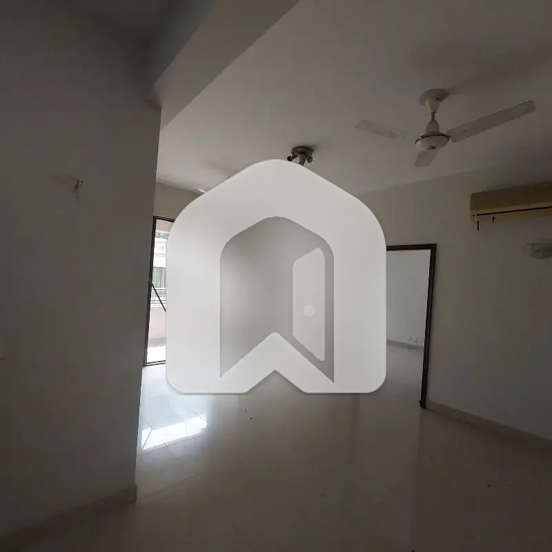 3 Bedrooms With Attached Washrooms Drawing & Dining Area TV Lounge Spacious Kitchen Servant Room, photo 7