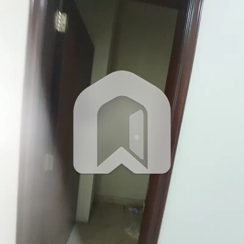 3 Bedrooms With Attached Washrooms Drawing & Dining Area TV Lounge Spacious Kitchen Servant Room, photo 6