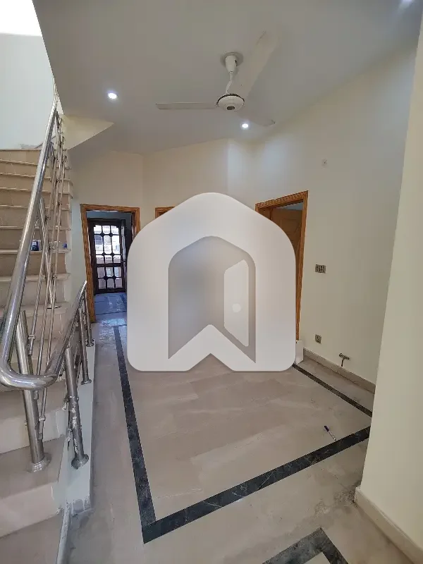 For Rent Upper Portion In D12, photo 10