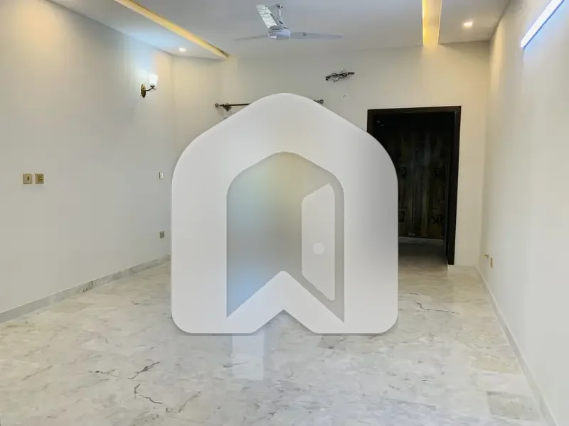 2 KANAL BRAND NEW DESIGNER UPPER PORTION, photo 5