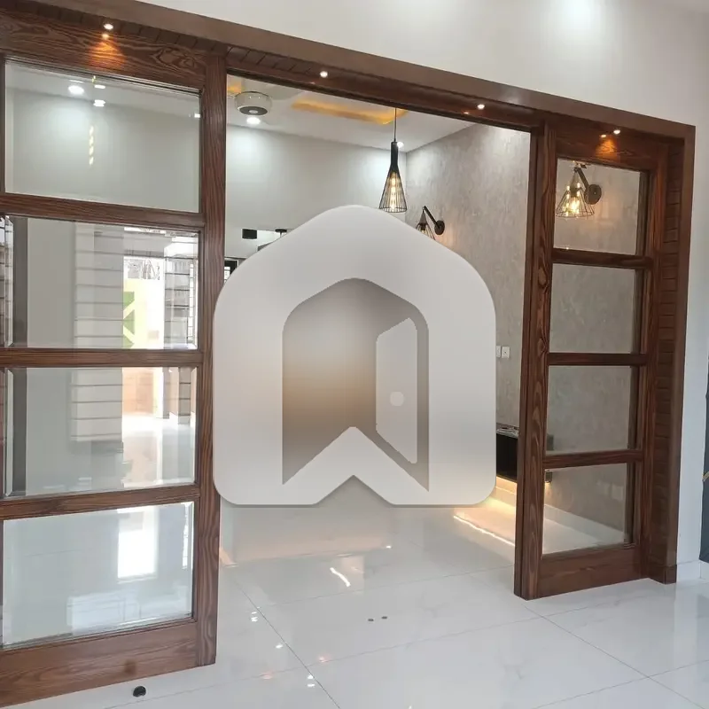 Very Beautiful Neat & Clean Like Brand New Upper Portion.