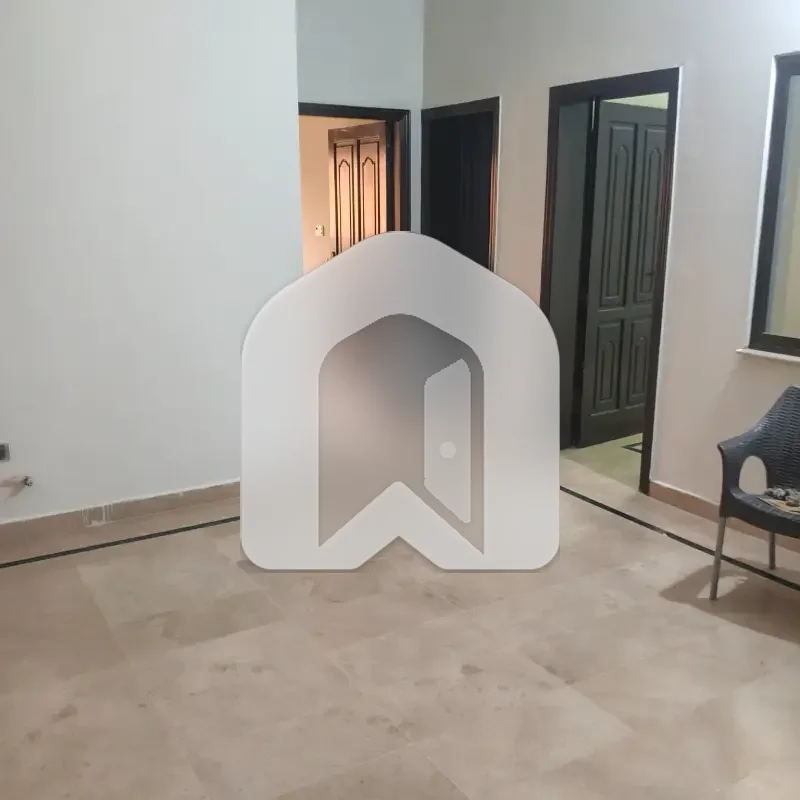 I-8/2 VERY NEAR TO SHIFA HOSPITAL UPPER PORTION 3 BED 3 BATH SERVENT STUDY 180K FINAL NO BARGAINING