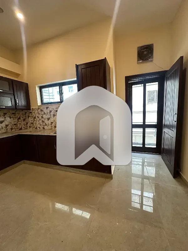 E11 Three Bedrooms Upper Portion Available For Rent, photo 8