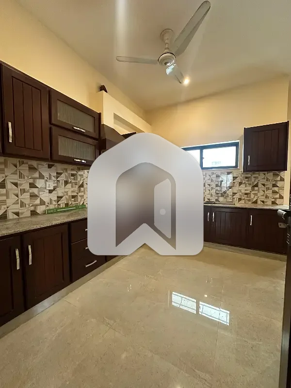 E11 Three Bedrooms Upper Portion Available For Rent, photo 7