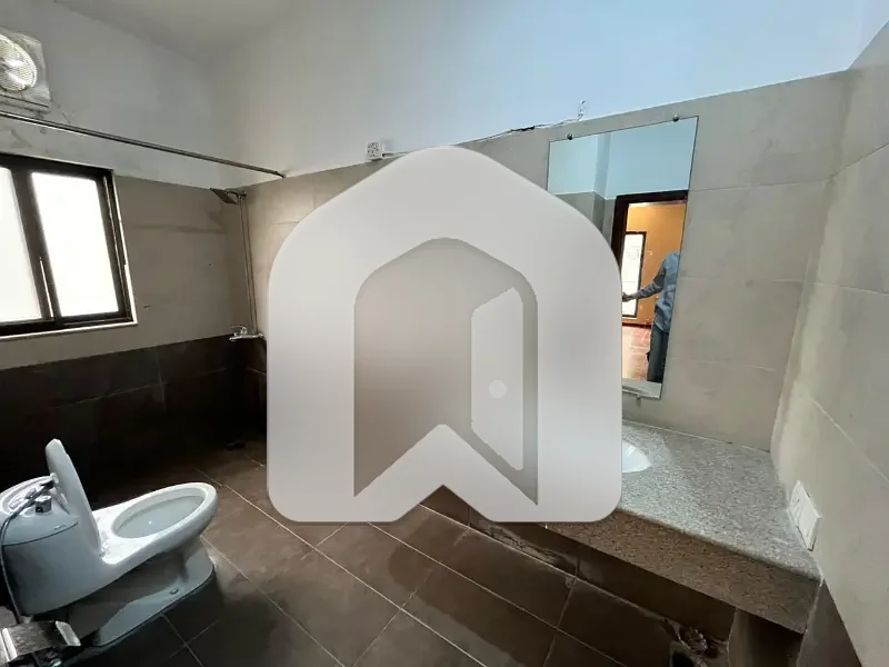 Upper Portion Available For Rent, photo 18