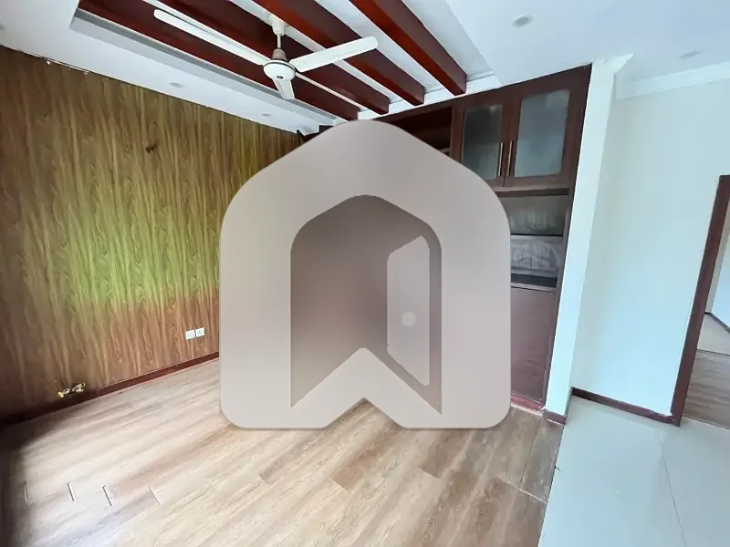 Upper Portion Available For Rent, photo 11