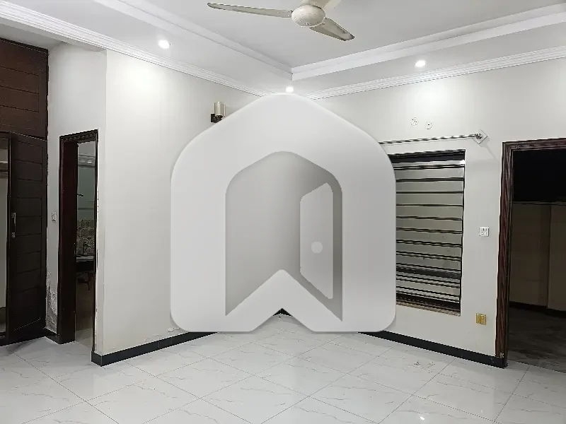 12 Marla Upper Portion Available For Rent, photo 8