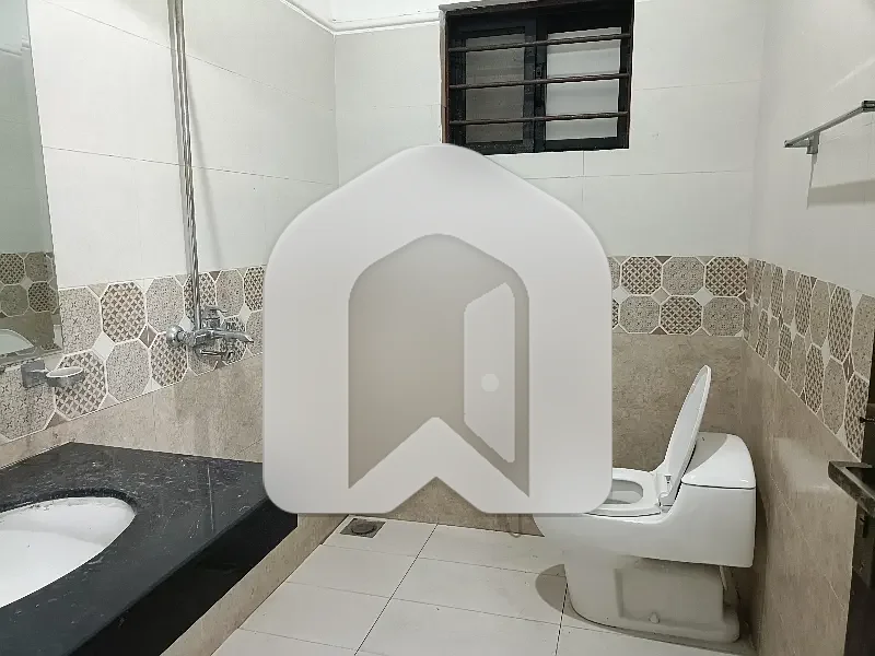 12 Marla Upper Portion Available For Rent, photo 9