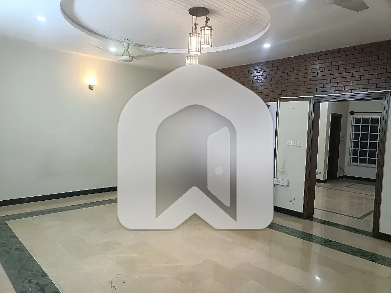14 Marla Upper Portion Available For Rent, photo 3