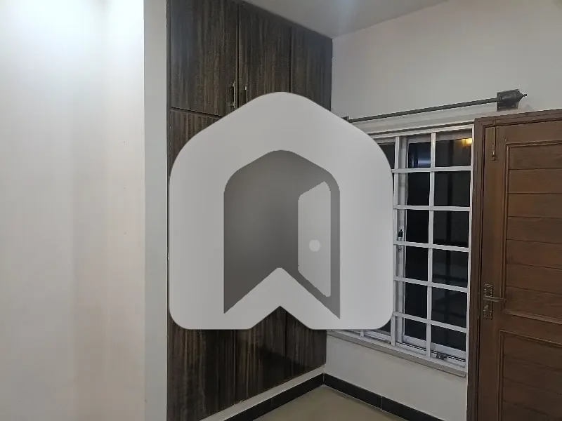 14 Marla Upper Portion Available For Rent, photo 8