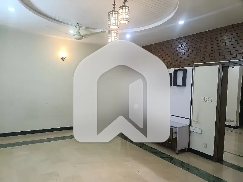14 Marla Upper Portion Available For Rent, photo 2