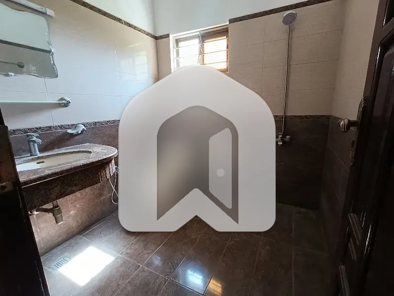 1 Kanal Upper Portion Available For Rent, photo 3