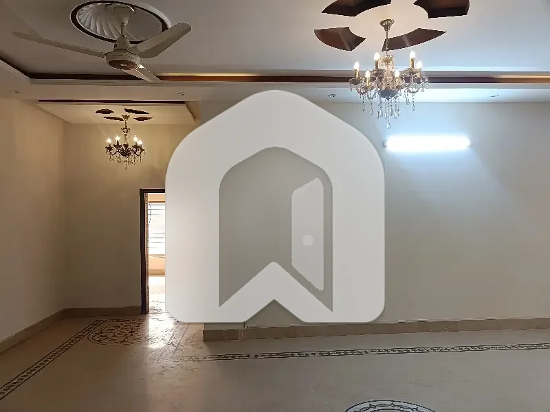 1 Kanal Upper Portion Available For Rent, photo 8