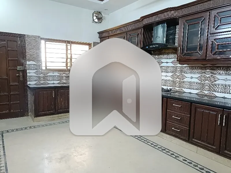 1 Kanal Upper Portion Available For Rent, photo 2