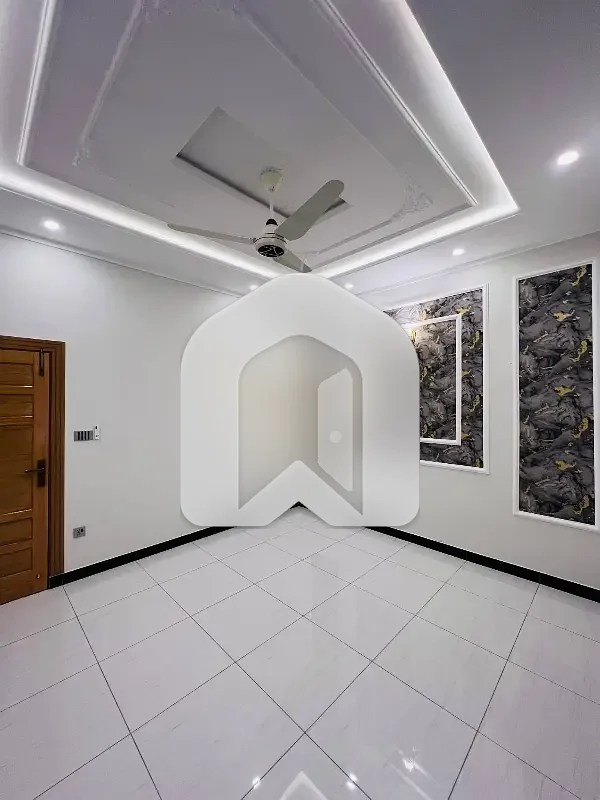 Brand New 3 Bedroom Upper Portion Available for Rent, photo 7