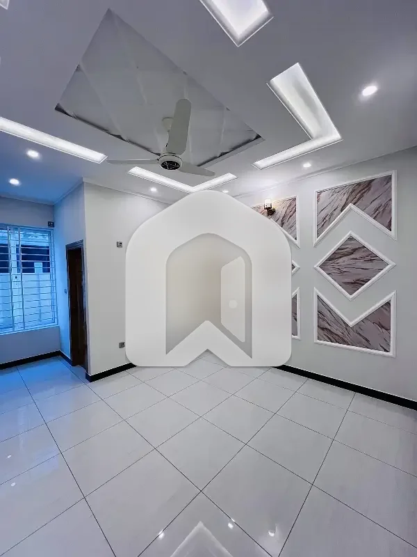 Brand New 3 Bedroom Upper Portion Available for Rent, photo 2