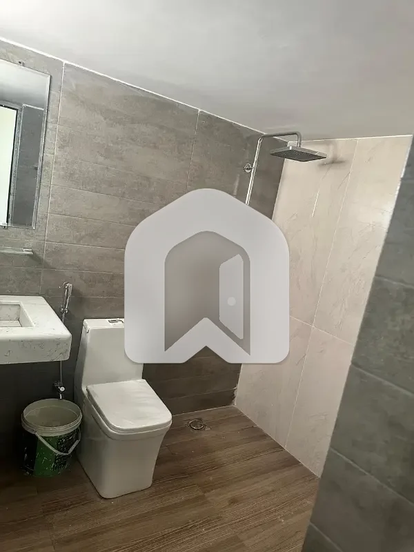 F-10/2 Idea Location 4 Bedroom Fully Renovated, photo 9