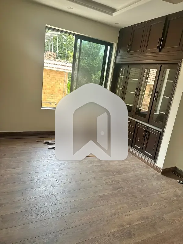 F-10/2 Idea Location 4 Bedroom Fully Renovated, photo 14