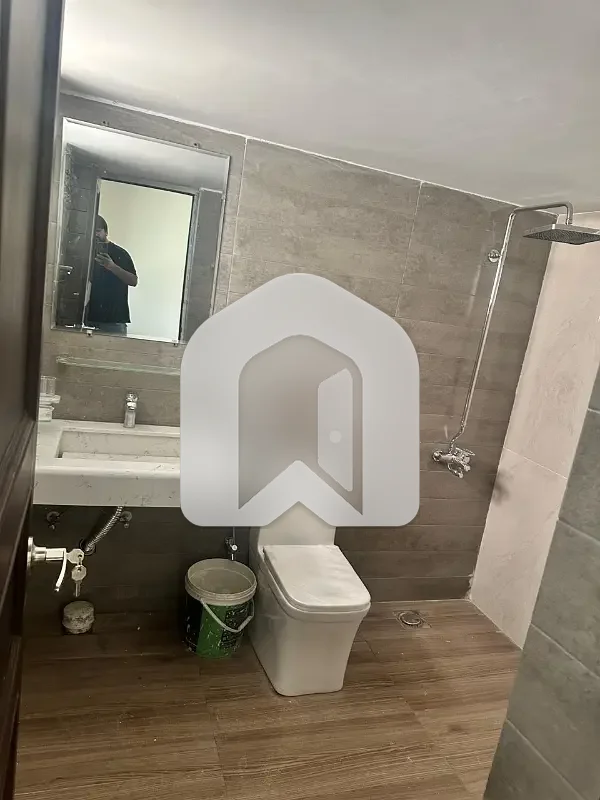 F-10/2 Idea Location 4 Bedroom Fully Renovated, photo 7